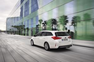 New Toyota Auris Sports Tourer Ready to Hit Dealers