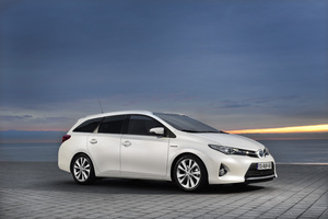 New Toyota Auris Sports Tourer Ready to Hit Dealers
