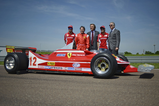 Villeneuve posing with di Montezemolo, Massa and Alonso