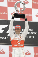 Button wins and takes the lead