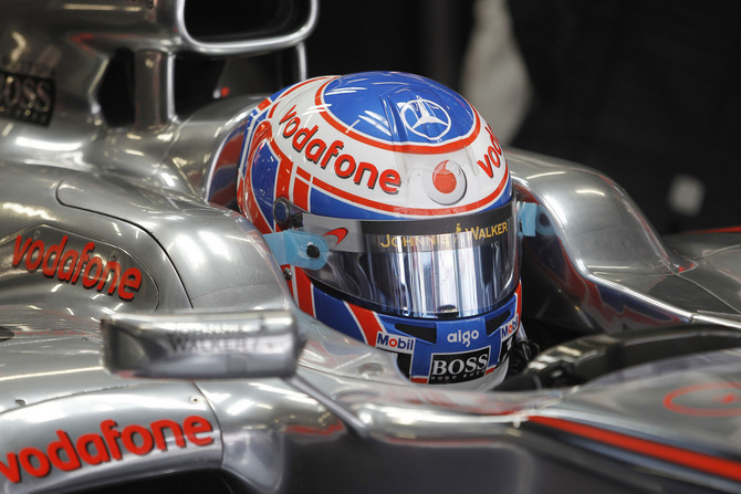 Button wins and takes the lead Button wins and takes the lead