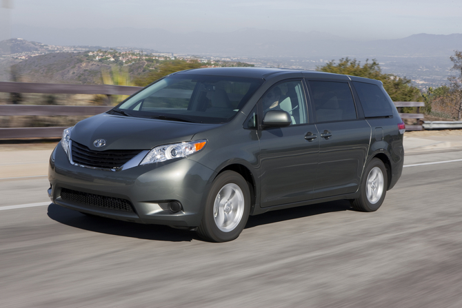 Toyota Sienna LE FWD I4