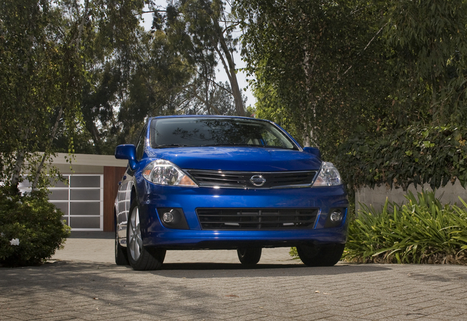 Nissan Versa Hatchback 1.8 SL