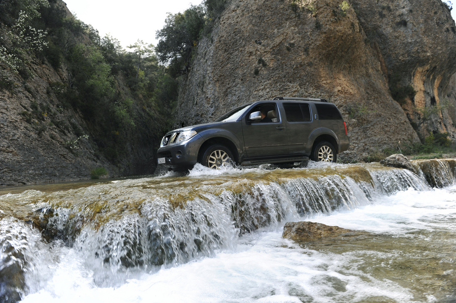 Nissan Pathfinder SE 4X4