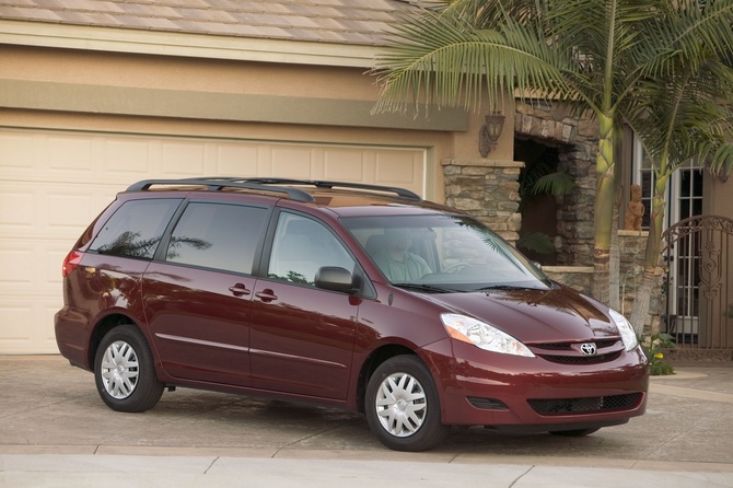 600.000 Sienna units recalled by Toyota 600.000 Sienna units recalled by Toyota