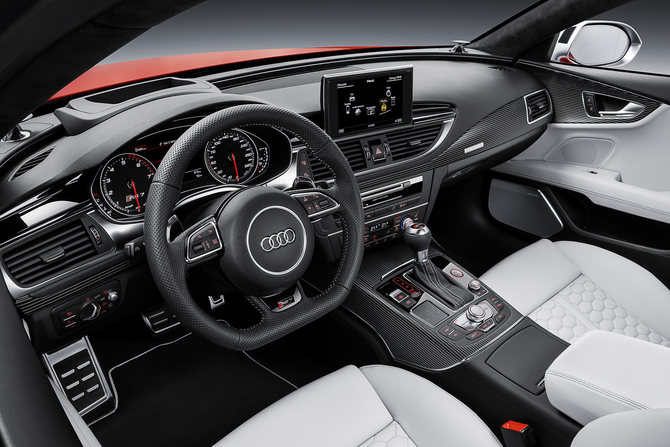 Inside Audi made ​​changes in the instrument panel, the paddles and the air outlet controls