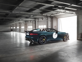 The engine takes the Project 7 to 100km/h in 3.9 segundos and to a limited top speed of 300km/h