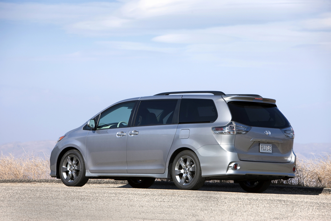 Toyota Sienna SE FWD V6