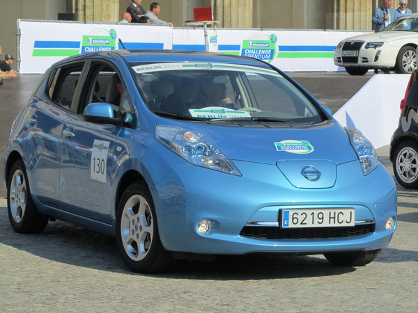 LEAF becomes first fully-electric car to receive five stars