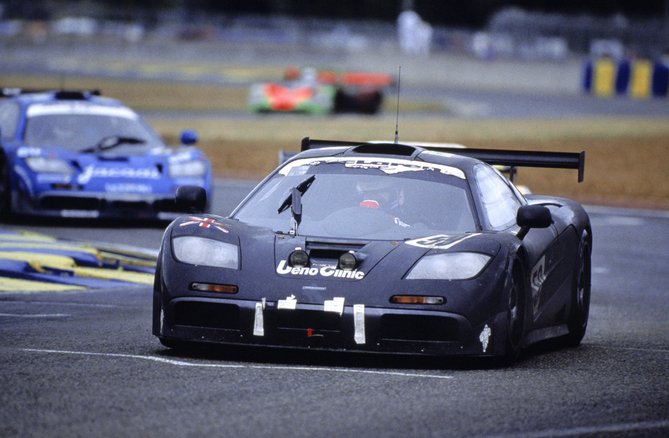Carros incluem o F1 Longtail Carros incluem o F1 Longtail