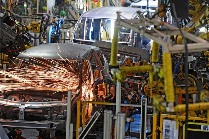 L’Alliance permet également à Renault de dégager des économies d’échelle en réalisant des synergies supplémentaires. L’Alliance permet également à Renault de dégager des économies d’échelle en réalisant des synergies supplémentaires.