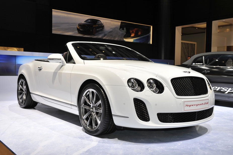 Bentley SuperSports Shatters World Speed Record on Sheet Ice