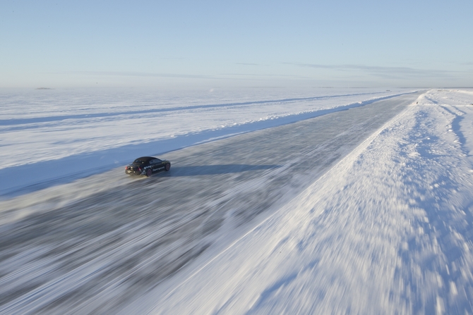 Bentley SuperSports Shatters World Speed Record on Sheet Ice Bentley SuperSports Shatters World Speed Record on Sheet Ice