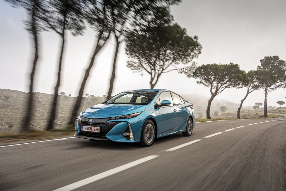 Toyota Prius Plug-in Hybrid Power Sky