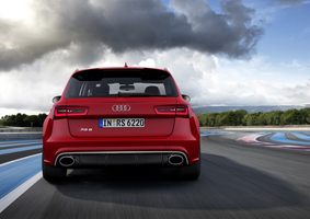 The RS6 gets a rear diffuser and rear spoiler