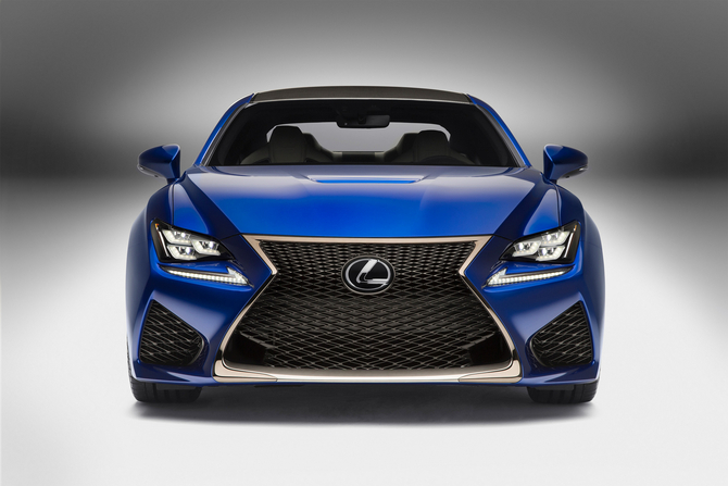 O V8 5.0 funciona nos ciclos Atkinson ou Otto para maximizar o equilíbrio entre potência e consumo de combustível O V8 5.0 funciona nos ciclos Atkinson ou Otto para maximizar o equilíbrio entre potência e consumo de combustível