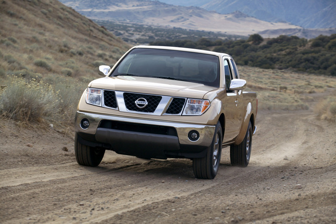 Nissan Frontier Crew Cab LE 4X4