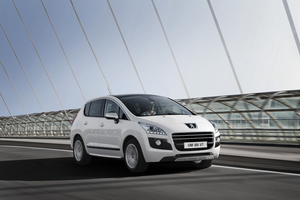 Peugeot 3008 HYbrid4 sells out in 9 days