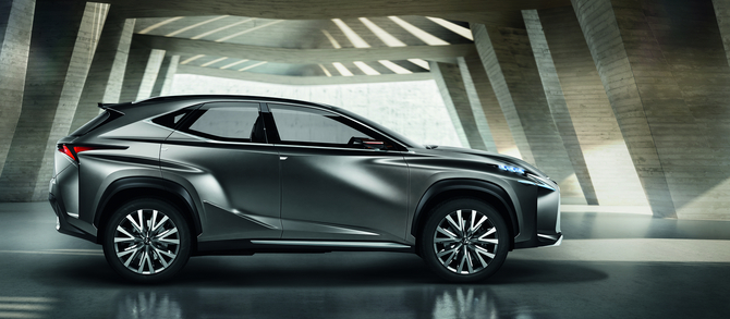 LF-NX utiliza uma nova versão do sistema híbrido da Toyota adaptado a um SUV LF-NX utiliza uma nova versão do sistema híbrido da Toyota adaptado a um SUV