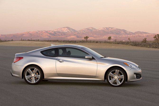 Hyundai Genesis Coupé 2.0t Automatic (US)