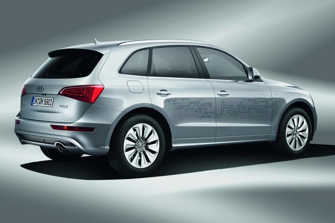 Audi presents the Audi Q5 Hybrid quattro Audi presents the Audi Q5 Hybrid quattro