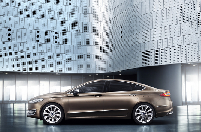 O primeiro carro será baseado no Mondeo O primeiro carro será baseado no Mondeo