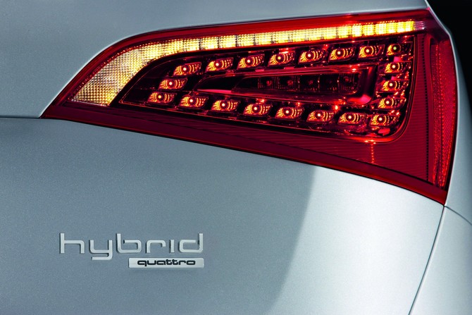 Audi presents the Audi Q5 Hybrid quattro Audi presents the Audi Q5 Hybrid quattro
