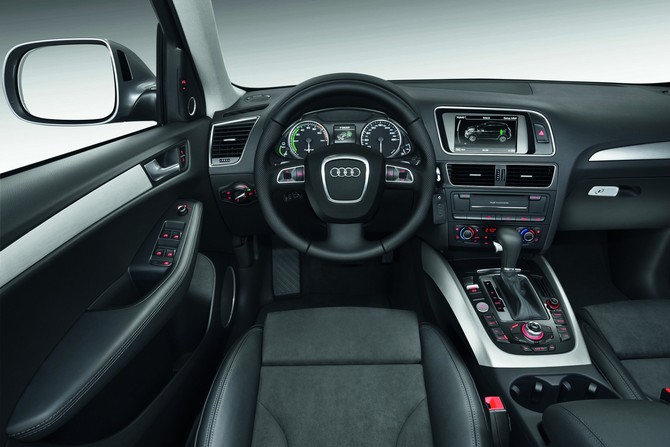 Audi presents the Audi Q5 Hybrid quattro Audi presents the Audi Q5 Hybrid quattro
