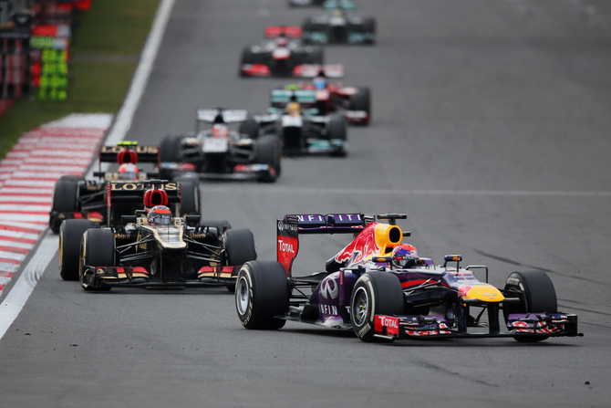 Mesmo depois de dois safety cars Vettel conseguiu sempre fugir aos seus adversários