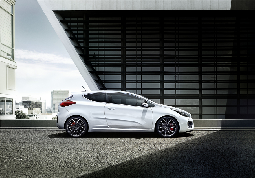 The Pro_Ceed GT has a very aggressive look with black 18in wheels and LED running lights