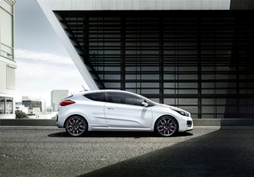 The Pro_Ceed GT has a very aggressive look with black 18in wheels and LED running lights