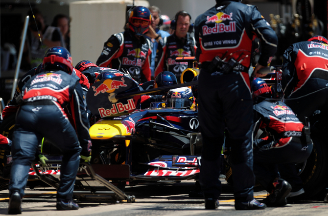 F1 cars to run on electric power in pits from 2014