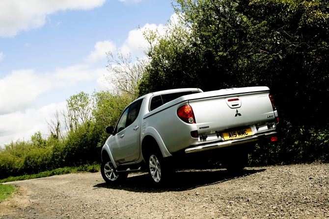 Mitsubishi L200 2.5 DI-D DCab Warrior LB Auto