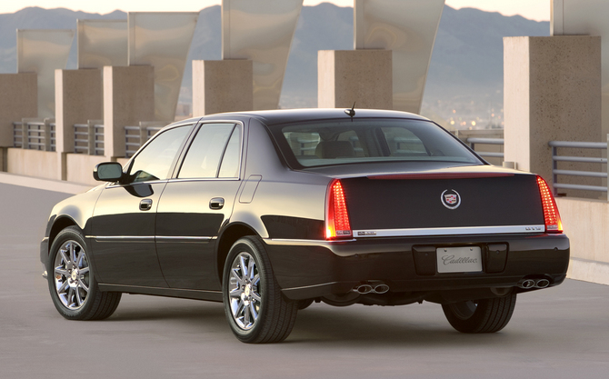 Cadillac DTS V8