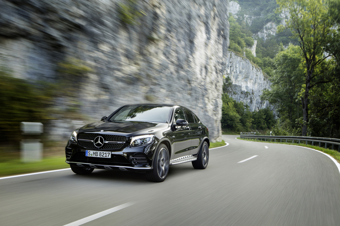 Tal como outras 43 versões AMG, o GLC 43 4Matic Coupé será alimentado pelo motor 3,0-litros biturbo a gasolina V6 com 367cv