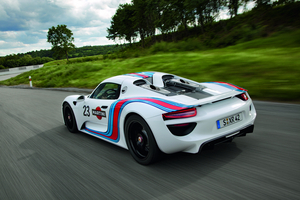 The 918 uses a hybrid V8