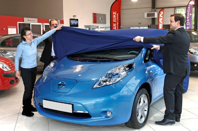 A cliente número 10000 na Europa vai usar o Leaf para as suas visitas domiciliárias a idosos A cliente número 10000 na Europa vai usar o Leaf para as suas visitas domiciliárias a idosos