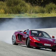 Lancés en Volcano Red, l'une des 17 teintes de carrosserie actuellement disponibles pour la 12C et la 12C Spider