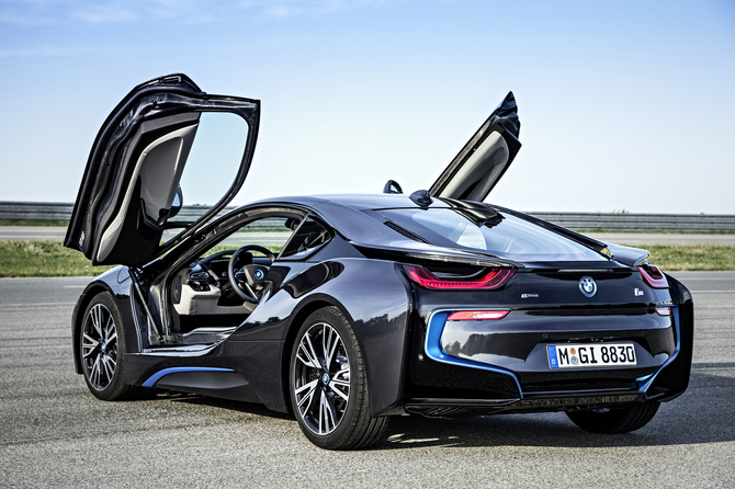Carro tem uma autonomia elétrica de 35km Carro tem uma autonomia elétrica de 35km