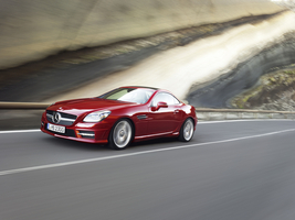 AMG Develops New V8 for SLK AMG That Blends Power and Efficiency