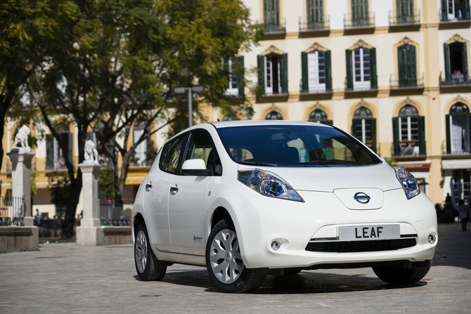 Nissan LEAF