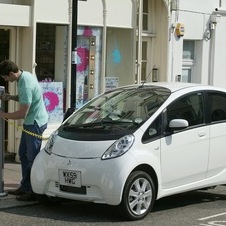 Mitsubishi cuts the price of the i-MiEV by 25%