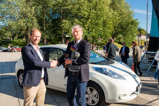 A Nissan entregou o primeiro grupo de Leafs que fazem parte da encomenda de 1000 carros elétricos para a cidade Oslo A Nissan entregou o primeiro grupo de Leafs que fazem parte da encomenda de 1000 carros elétricos para a cidade Oslo