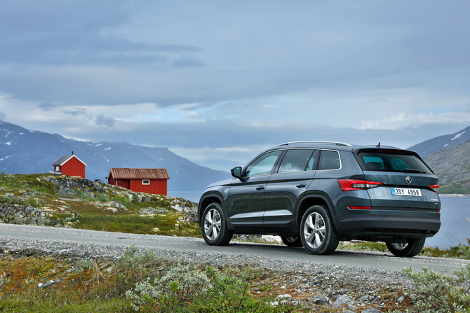 O Kodiaq chega ao mercado em 2017, mas nos próximos três anos a Skoda deve lançar outros quatro SUVs para se juntarem a este O Kodiaq chega ao mercado em 2017, mas nos próximos três anos a Skoda deve lançar outros quatro SUVs para se juntarem a este