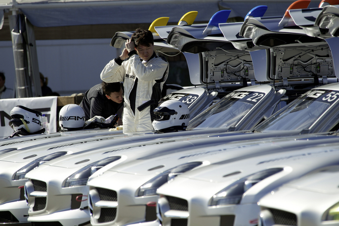 AMG target Ferrari 599 GTO with SLS Black