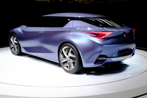 Nissan plans to have the Golf-fighter ready by the end of 2014