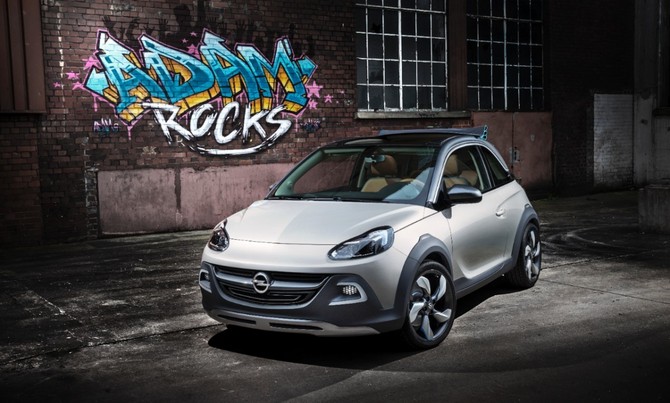 Carro recebe uma distância ao solo maior e também alguns elementos de design distintos Carro recebe uma distância ao solo maior e também alguns elementos de design distintos