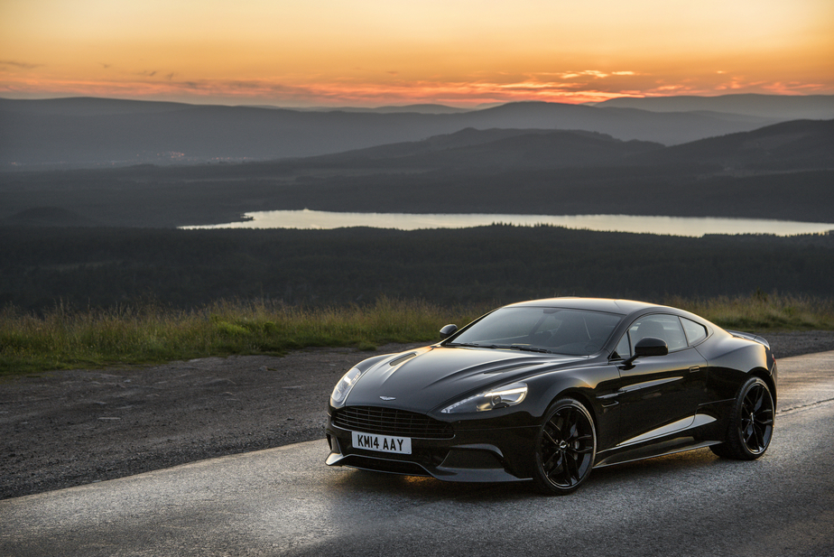 Aston Martin Vanquish Carbon Black