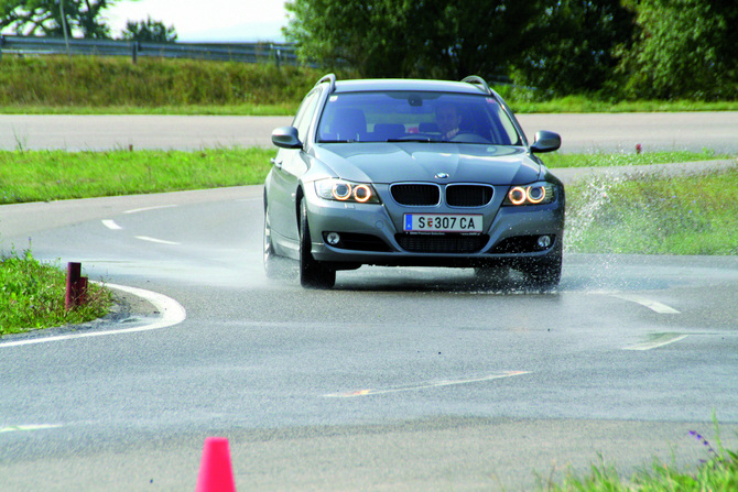 BMW 320i Touring Sport Plus