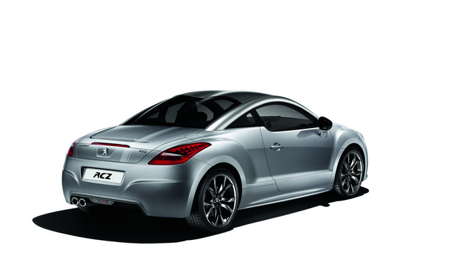 La RCZ « Onyx » est disponible en deux motorisations : 1,6 L THP 156 ch BVM6 et 2,0 HDI 163 ch BVM6